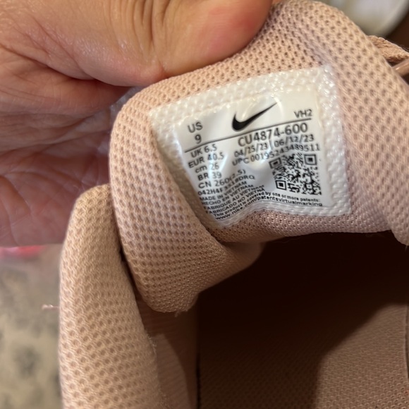 Nike RYZ 365 2 Barely Rose Sneaker - Picture 6 of 7